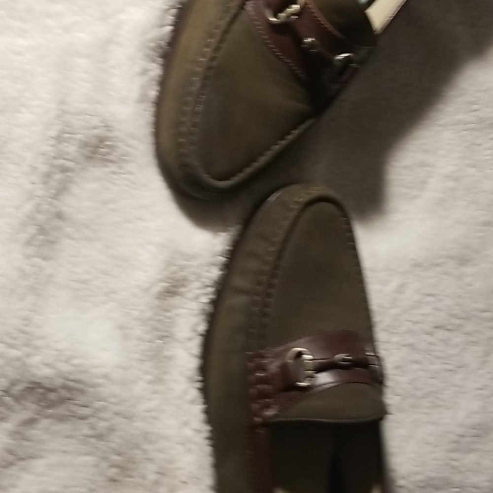 Shoes - Picture 2 of 3